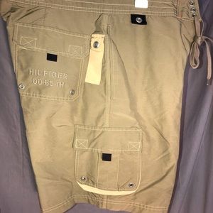 (NWOT) Tommy Hilfiger Men’s Boardshorts - Medium